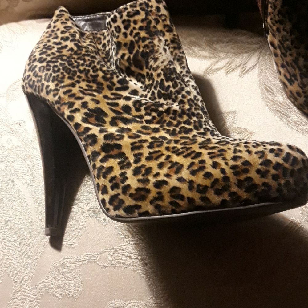 Shoes - Picture 2 of 3
